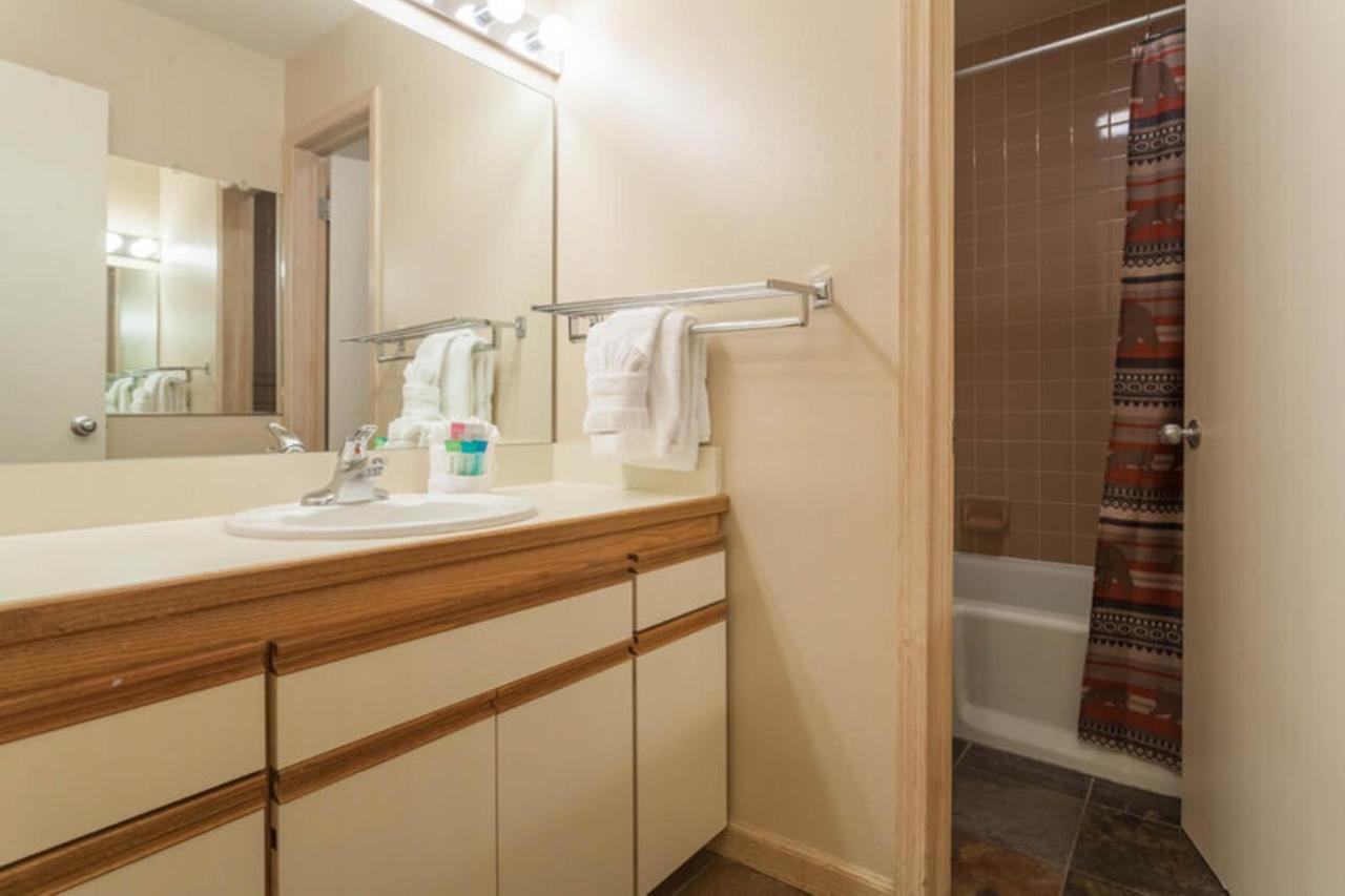 Kutuk Condominiums Steamboat Springs Room photo